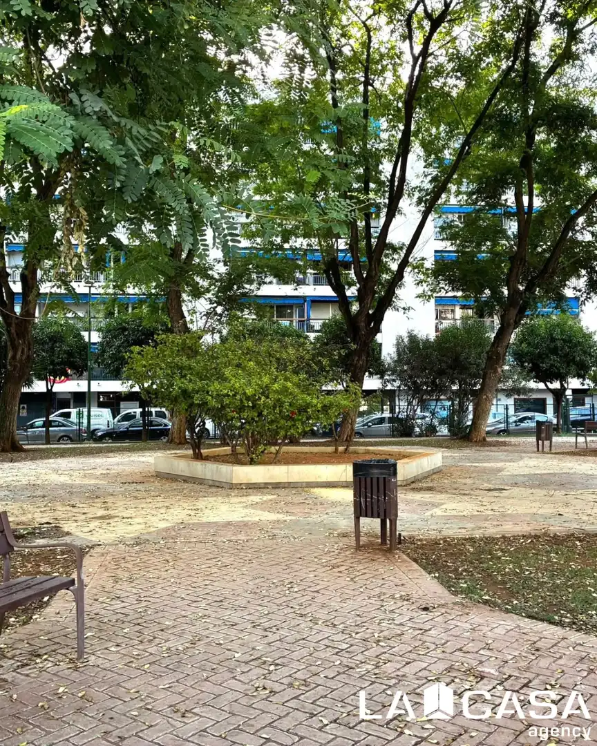 Vista exterior de Pis en venda en Macarena