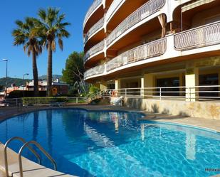 Piscina de Apartament de lloguer en Castelldefels amb Terrassa