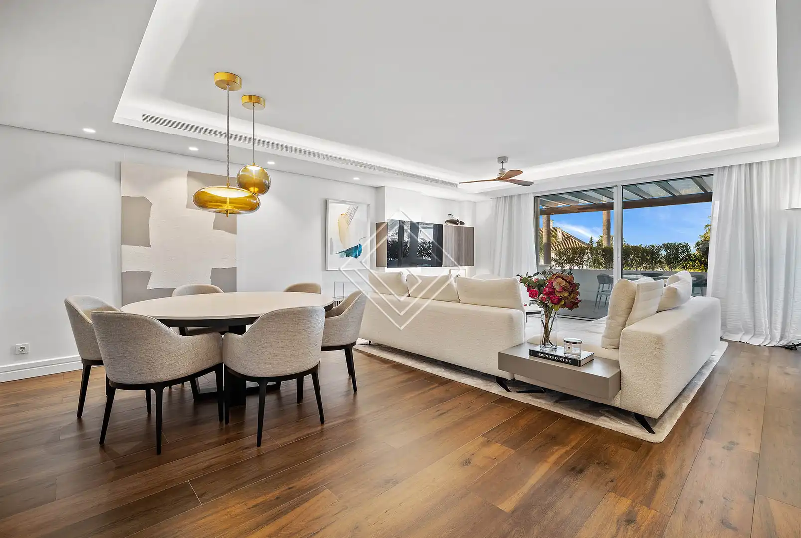 Living room of Flat for sale in Marbella  with Air Conditioner, Heating and Terrace