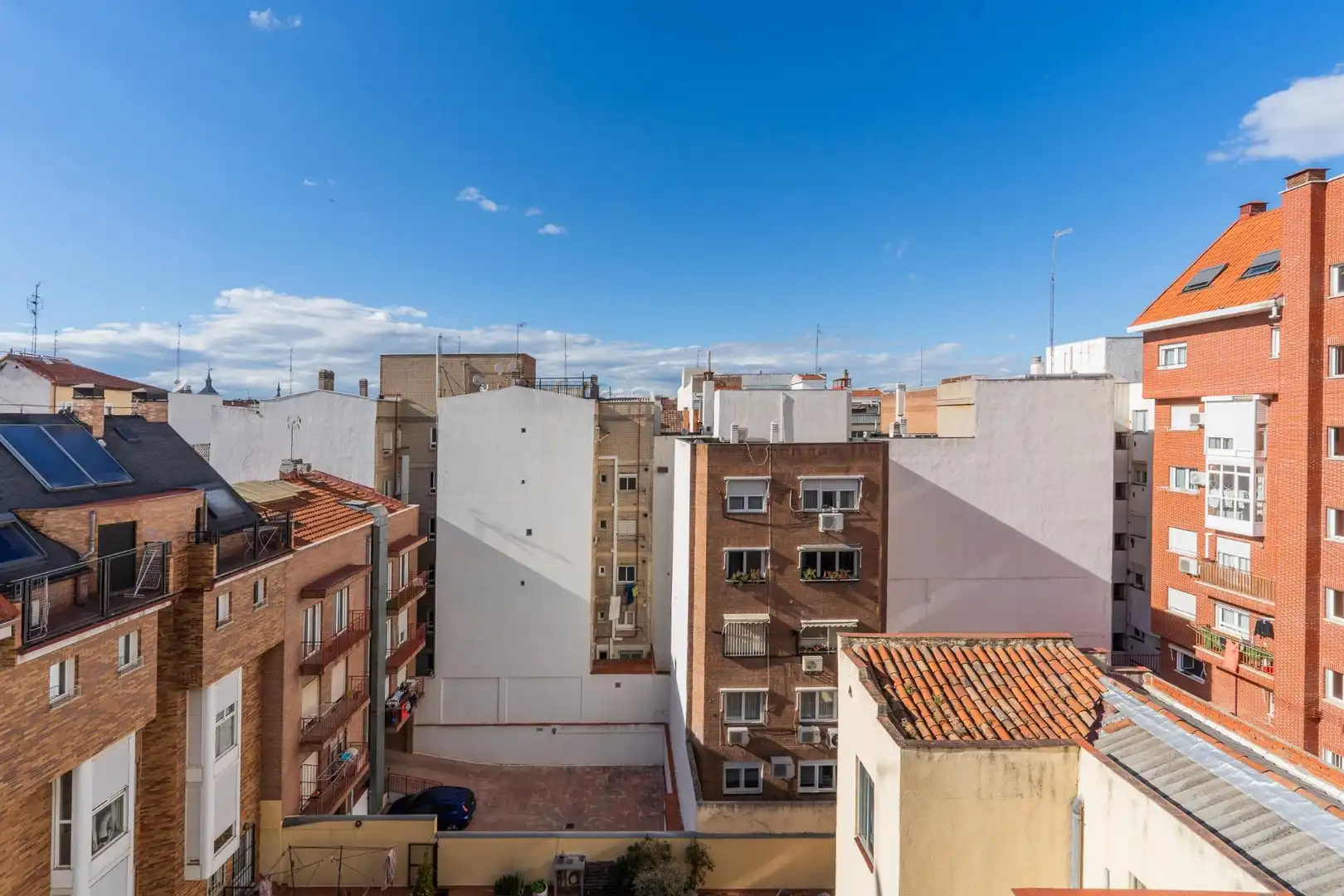 Vista exterior de Oficina en venda en Madrid amb Aire condicionat i Calefacció