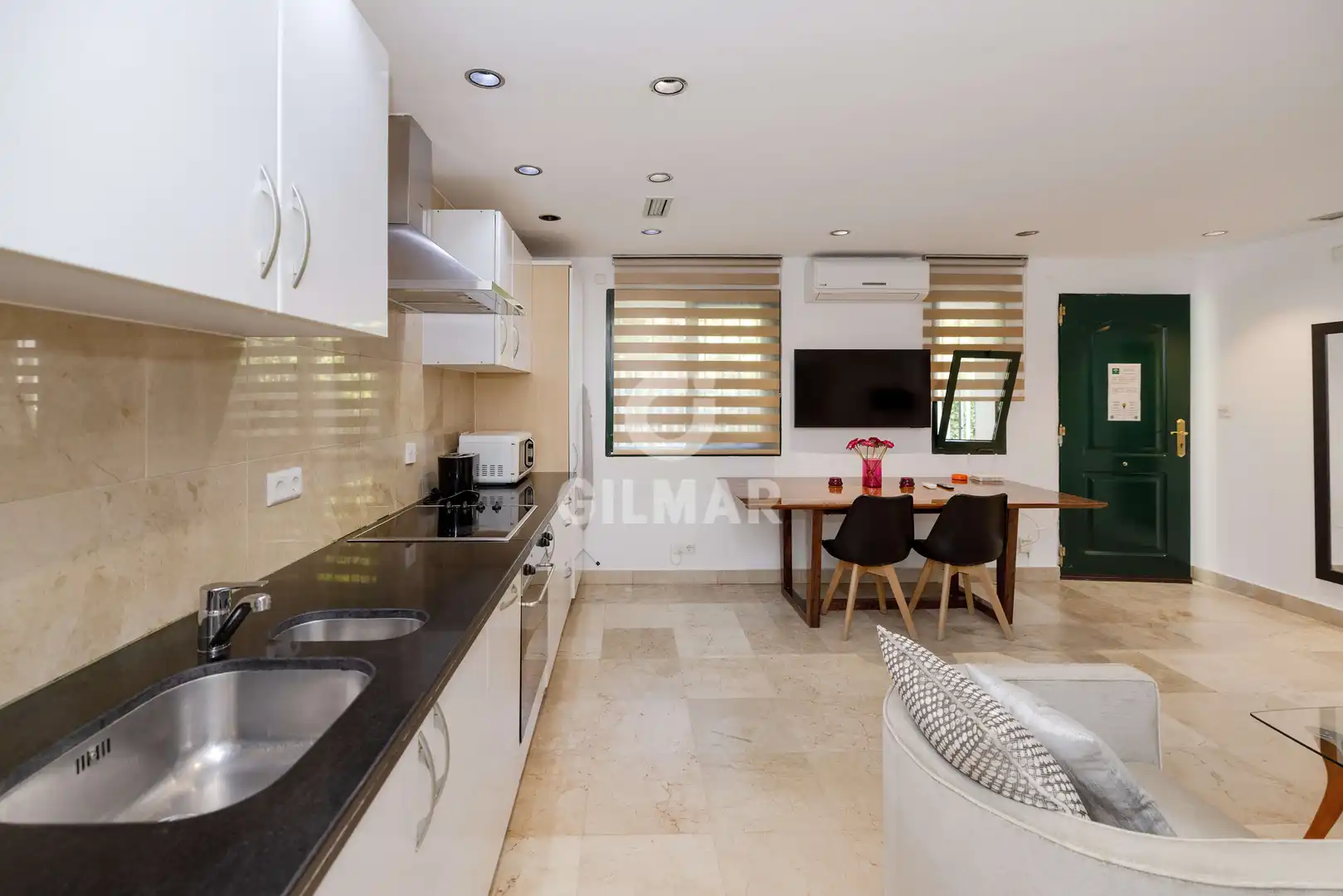 Cuina de Apartament en venda en Marbella amb Calefacció, Jardí privat i Piscina