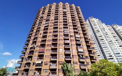 Vista exterior de Apartament en venda en Benidorm amb Aire condicionat, Calefacció i Jardí privat