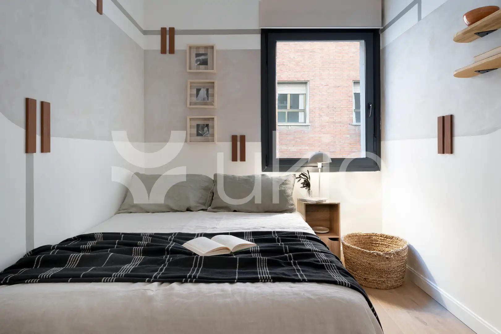 Dormitori de Apartament de lloguer en Madrid amb Aire condicionat, Calefacció i Moblat