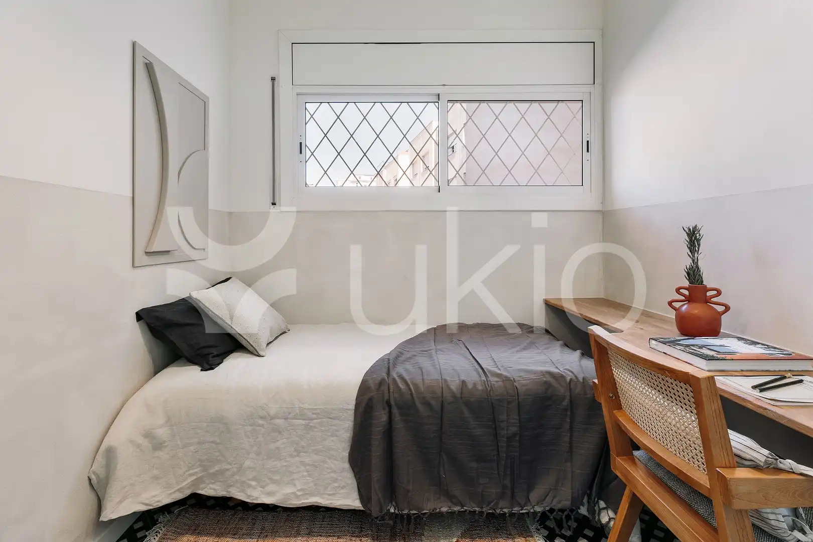 Dormitori de Apartament de lloguer en Barcelona amb Aire condicionat, Calefacció i Moblat
