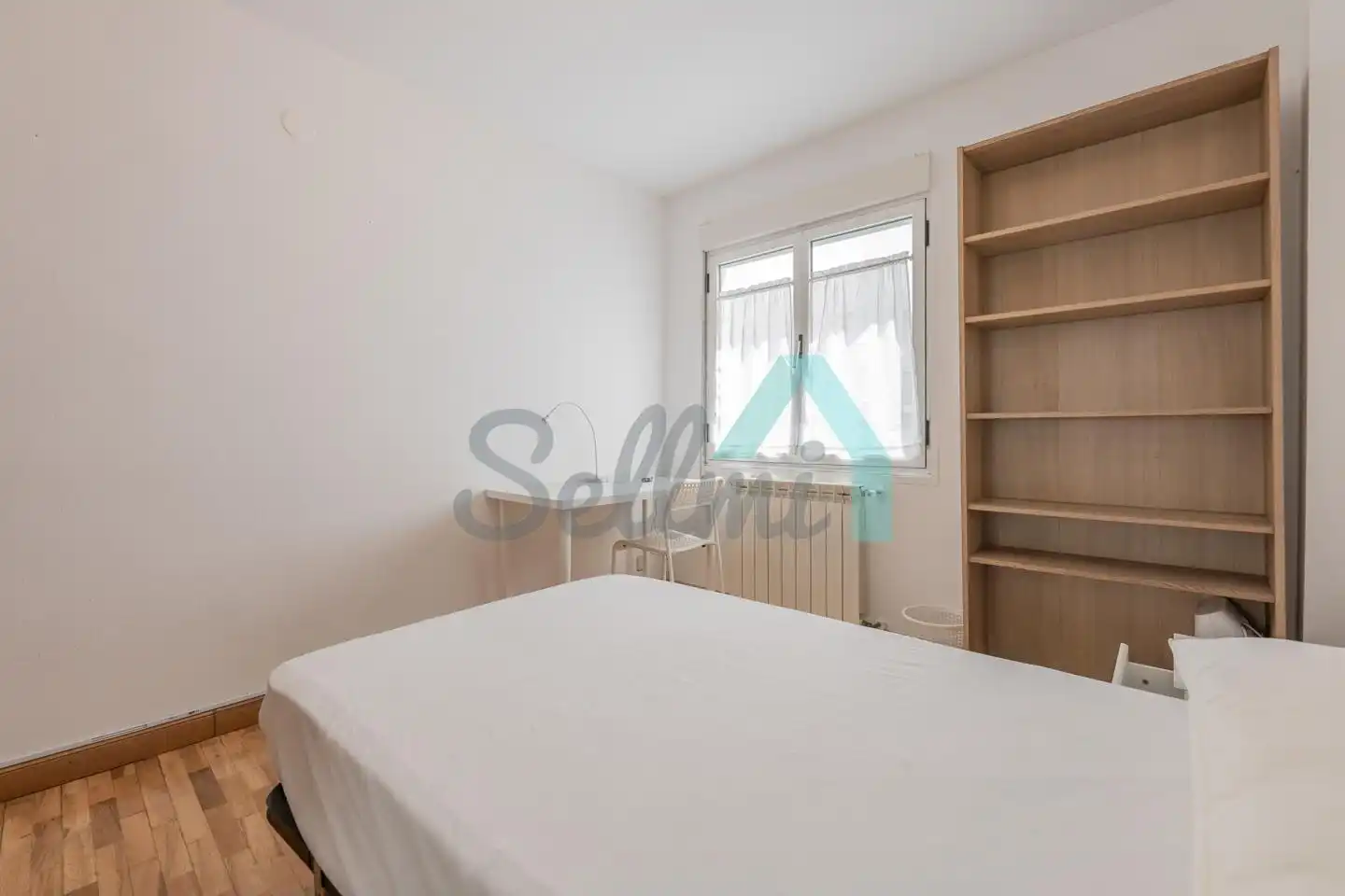 Habitación en Escultor Laviada, Vallobín