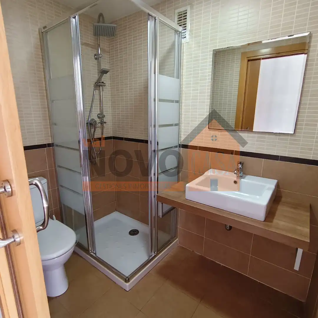 Badezimmer von Wohnung zur Miete in Silla mit Möbliert