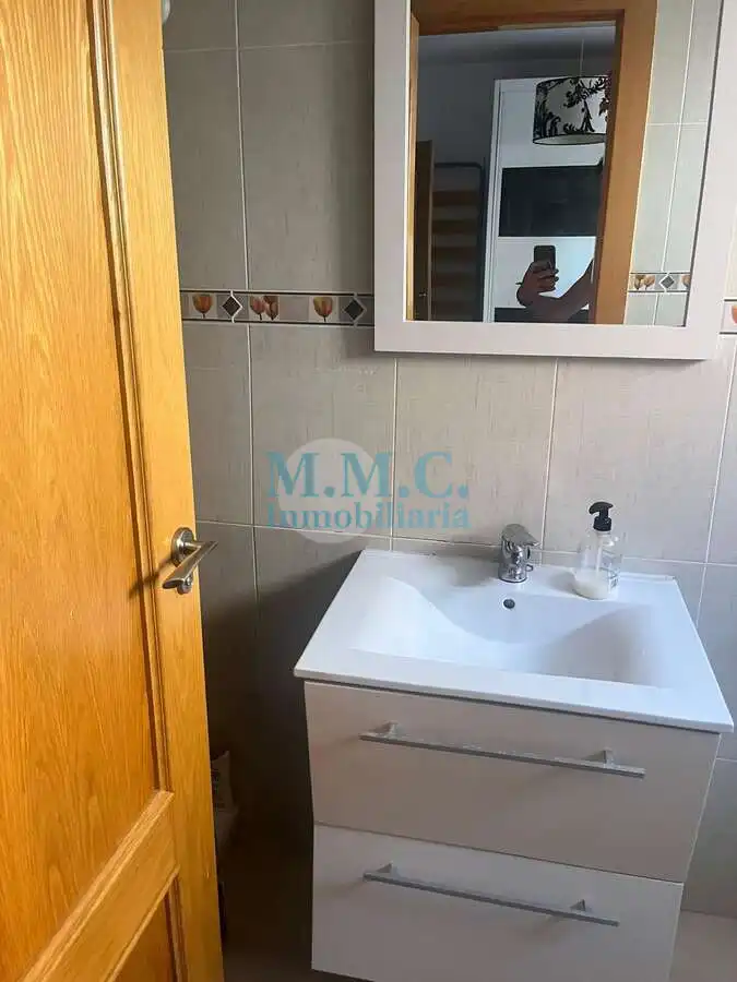 Baño de Piso en venta en Roquetas de Mar con Aire acondicionado, Terraza y Amueblado