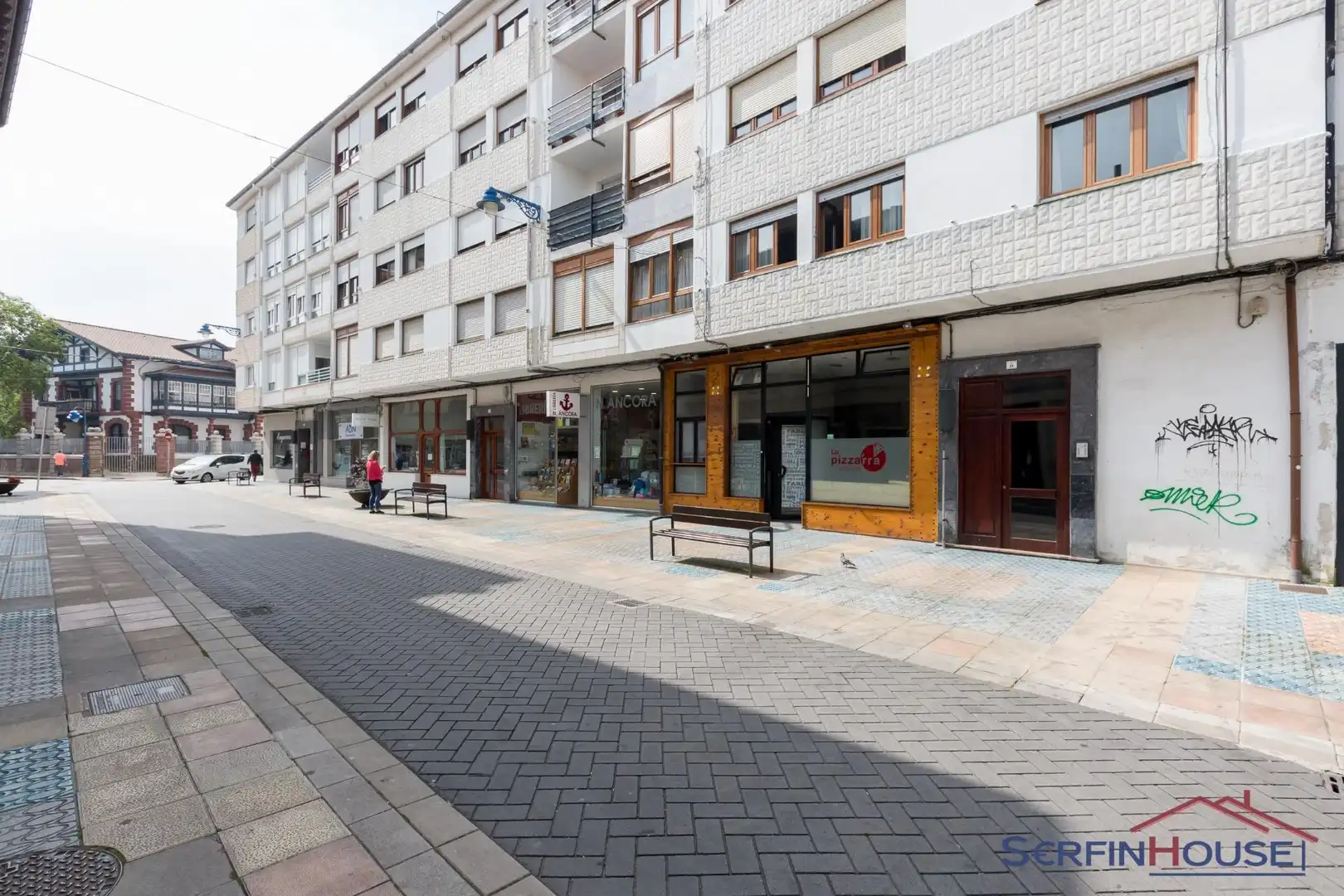 Vista exterior de Local en venda en Santoña amb Aire condicionat i Terrassa