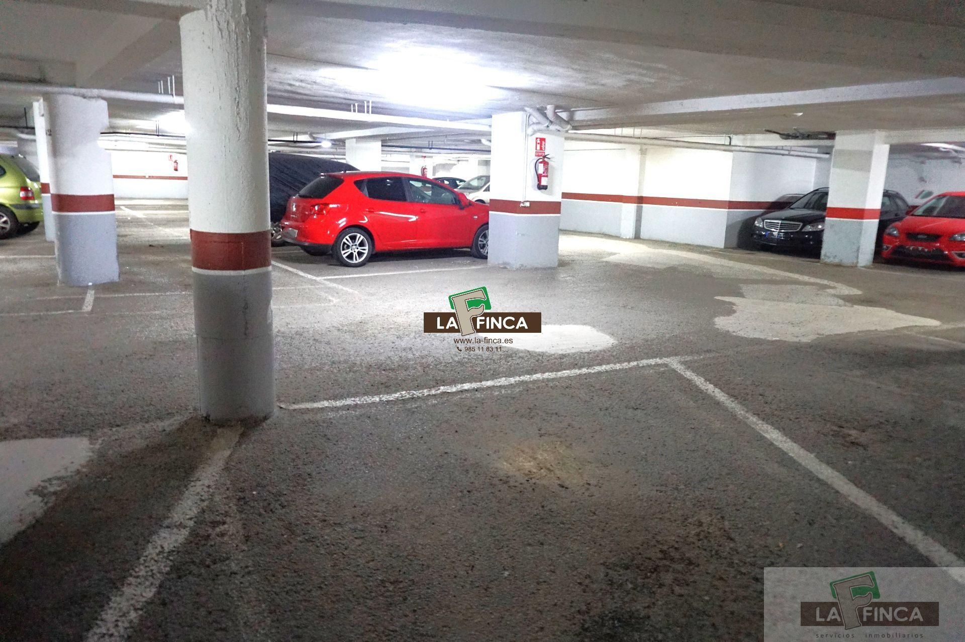 Garage for sale in Milán - Pumarín