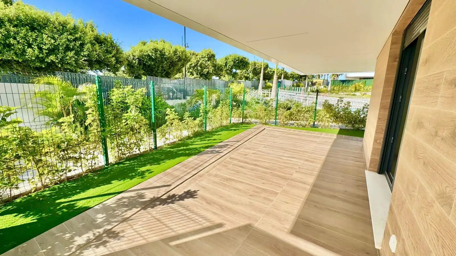 Terraza de Apartamento de alquiler en Torremolinos con Aire acondicionado, Calefacción y Jardín privado