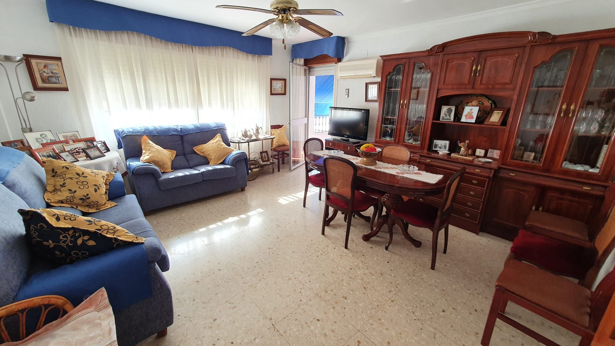 Sala d'estar de Apartament en venda en Fernán-Núñez amb Aire condicionat, Terrassa i Traster