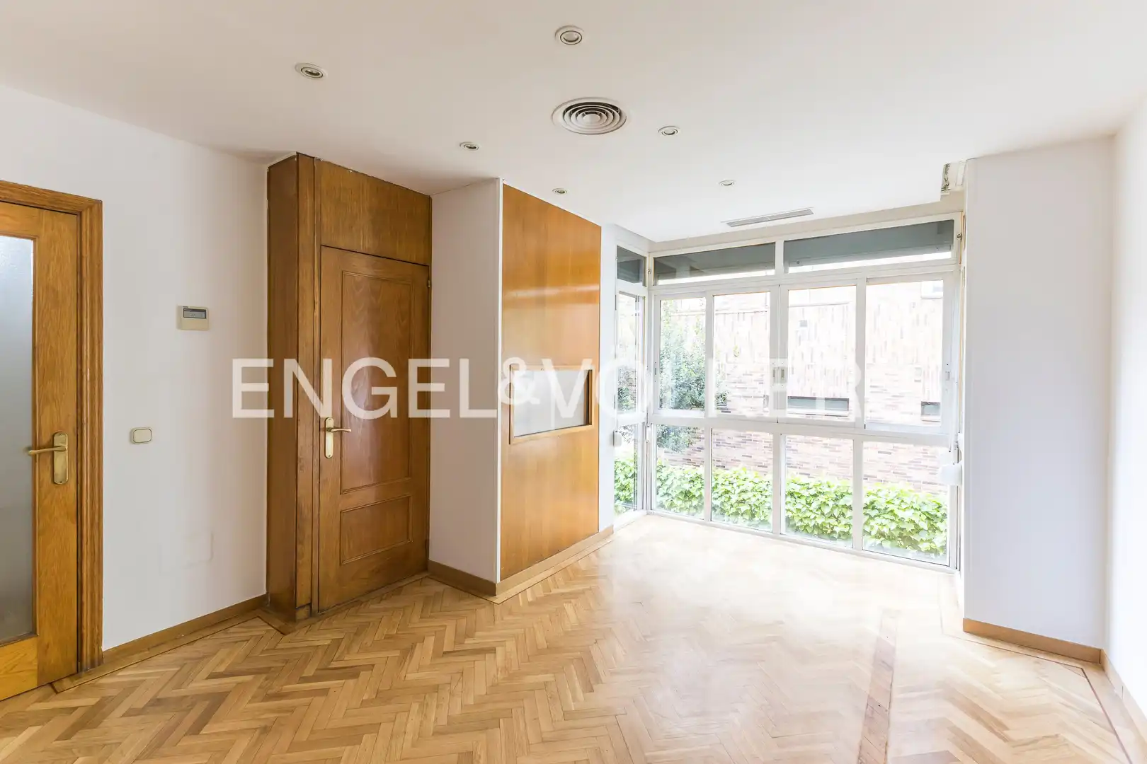 Wohnung zur Miete in Madrid mit Klimaanlage, Heizung und Privatgarten