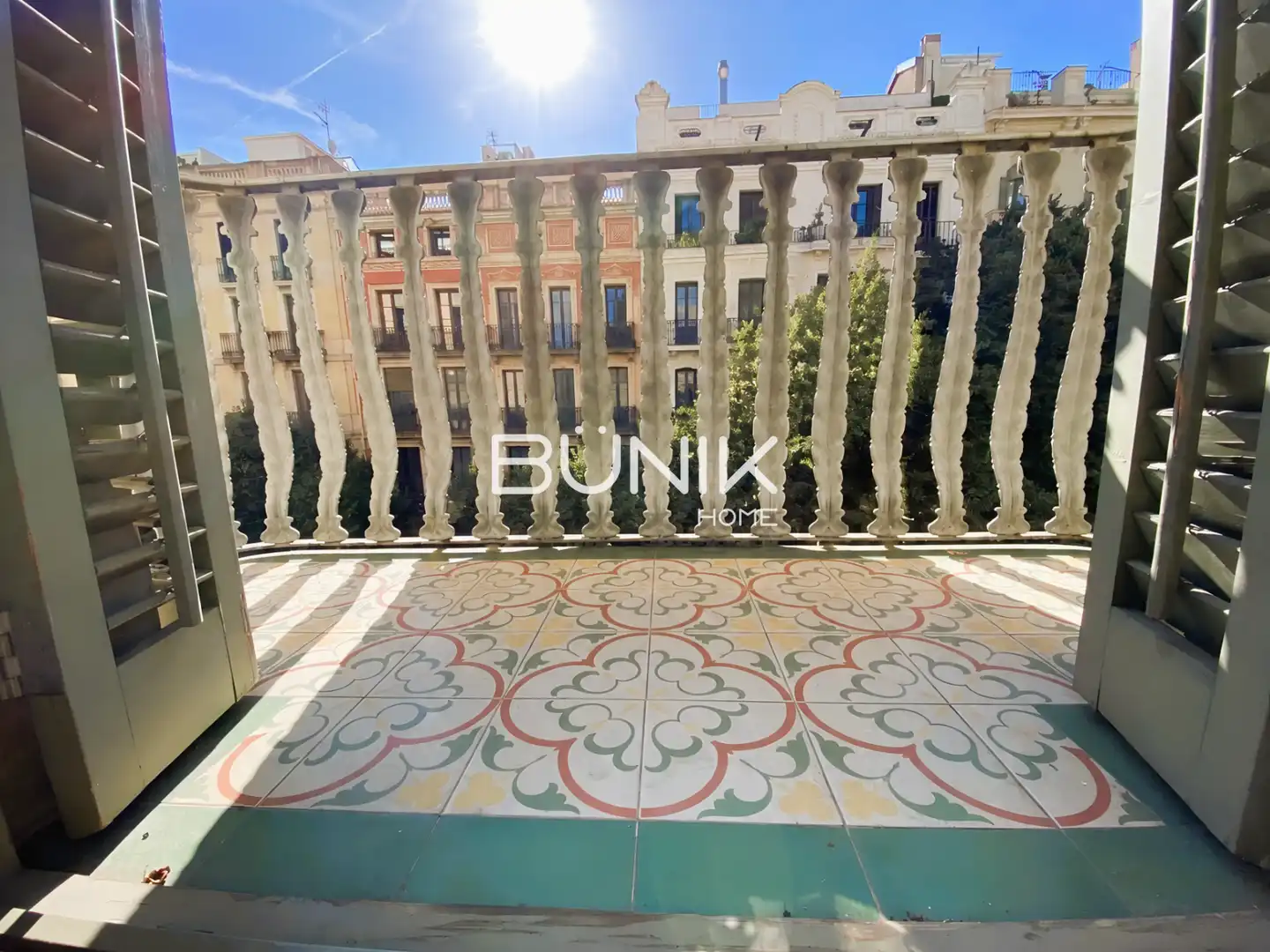 Exterior view of Flat for rent in Eixample