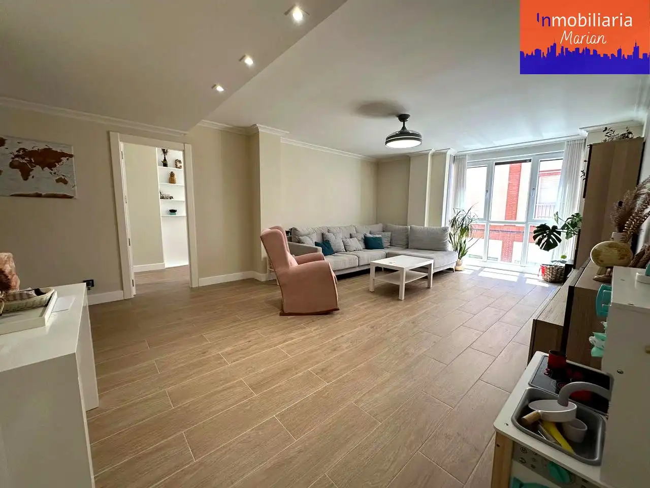 Living room of Flat for sale in Aranda de Duero  with Heating, Terrace and Furnished