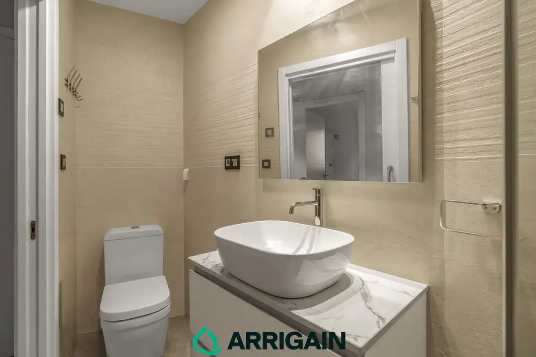 Baño de Piso en venta en Donostia - San Sebastián  con Calefacción, Terraza y Trastero