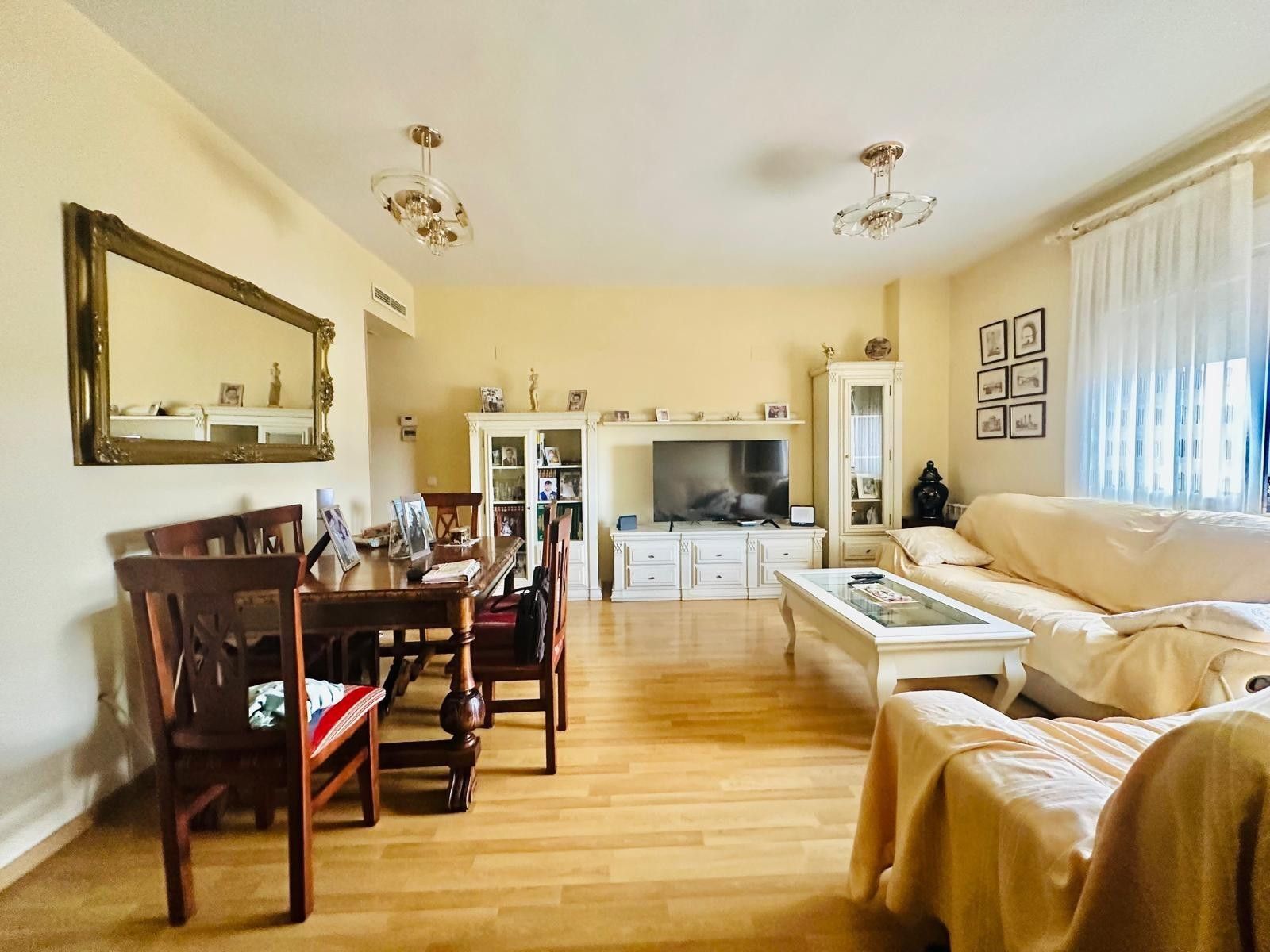 Sala d'estar de Casa adosada en venda en Mérida amb Aire condicionat, Calefacció i Terrassa