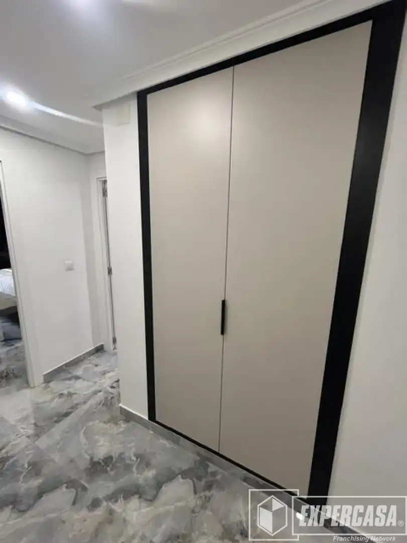 Dormitori de Pis en venda en Alzira amb Aire condicionat, Terrassa i Moblat