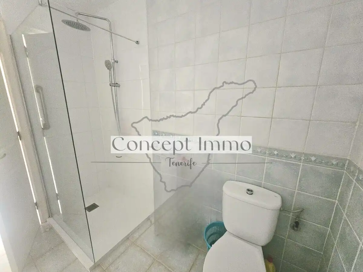 Baño de Planta baja en venta en Arona con Terraza, Trastero y Alarma