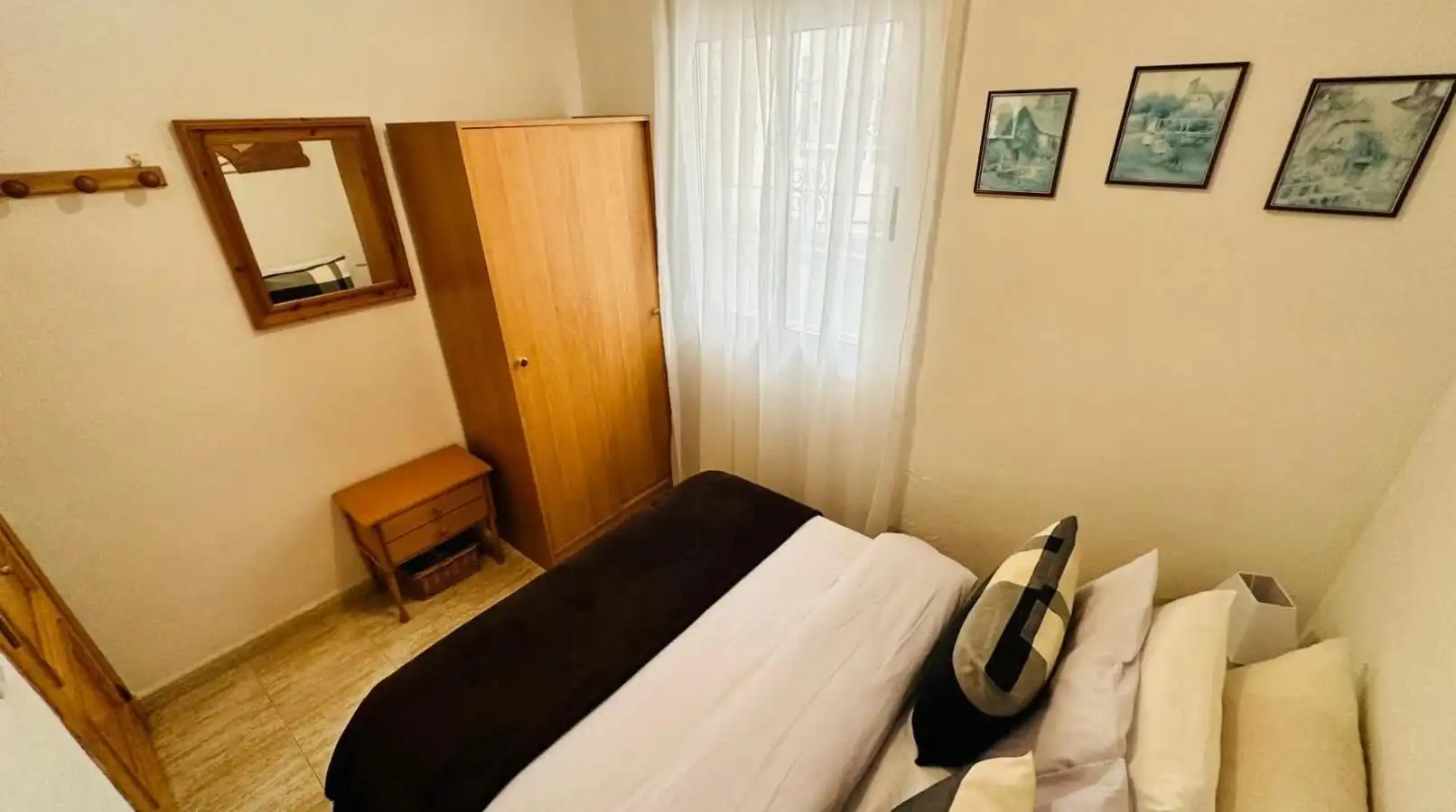 Dormitori de Apartament en venda en Torrevieja amb Moblat i Piscina comunitària