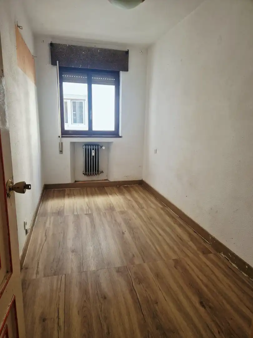 Habitación de Piso en venta en Oviedo  con Calefacción