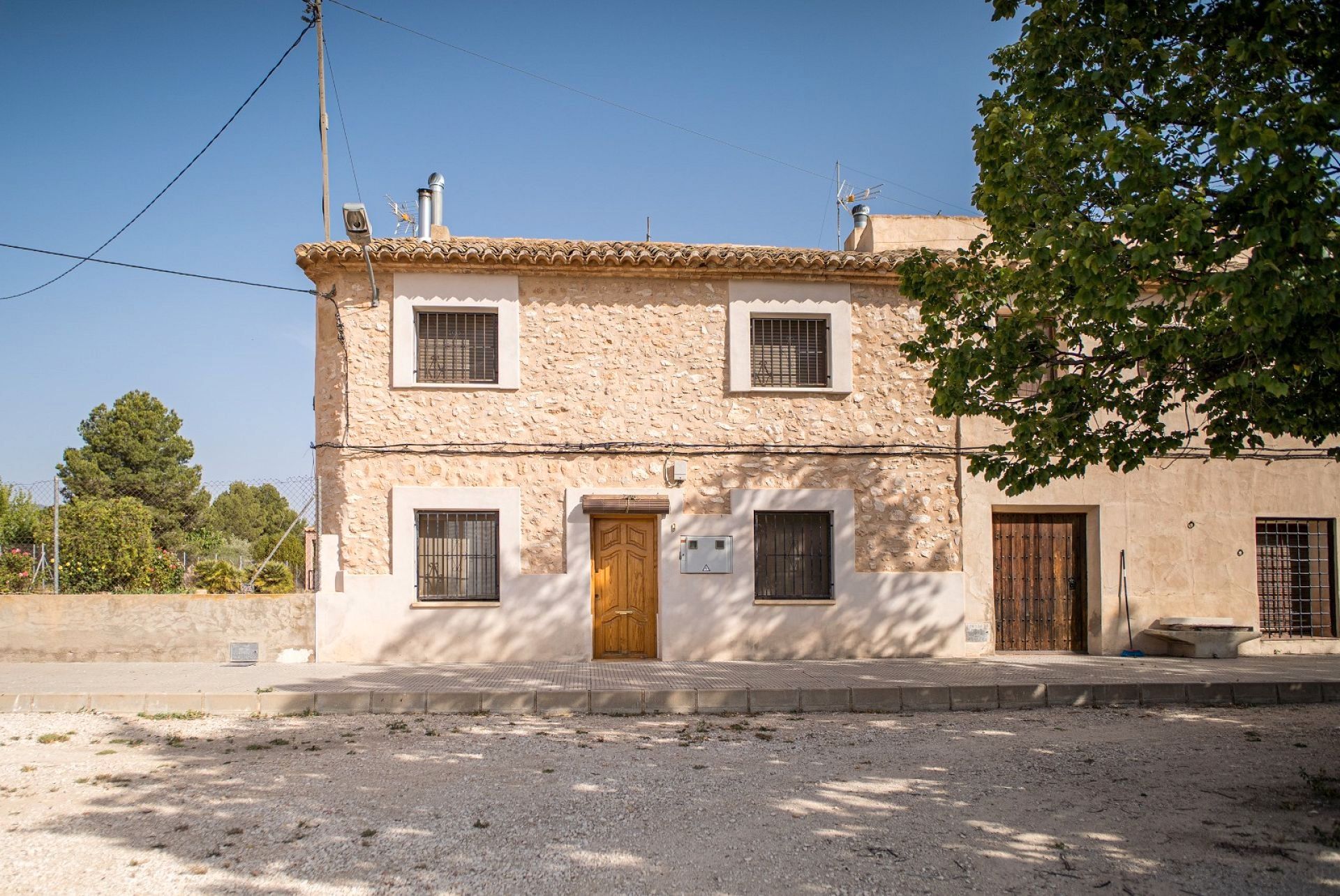 Country house for sale in El Pinós / Pinoso