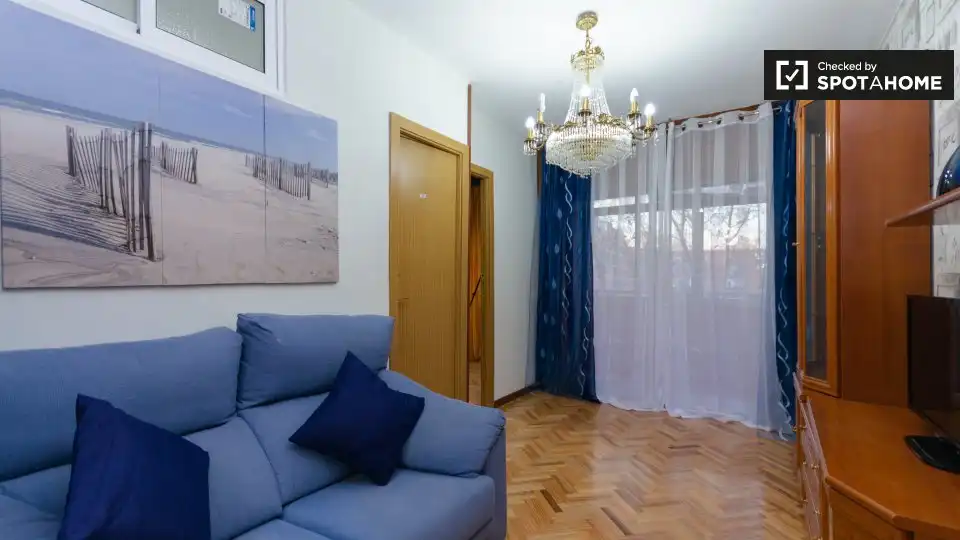 Sala d'estar de Pis de lloguer en Alcalá de Henares amb Aire condicionat, Calefacció i Moblat