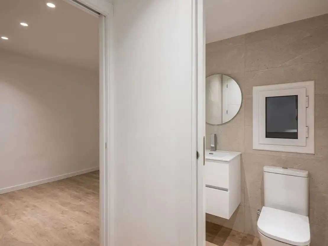 Badezimmer von Wohnung zum Verkauf in  Barcelona Capital mit Klimaanlage