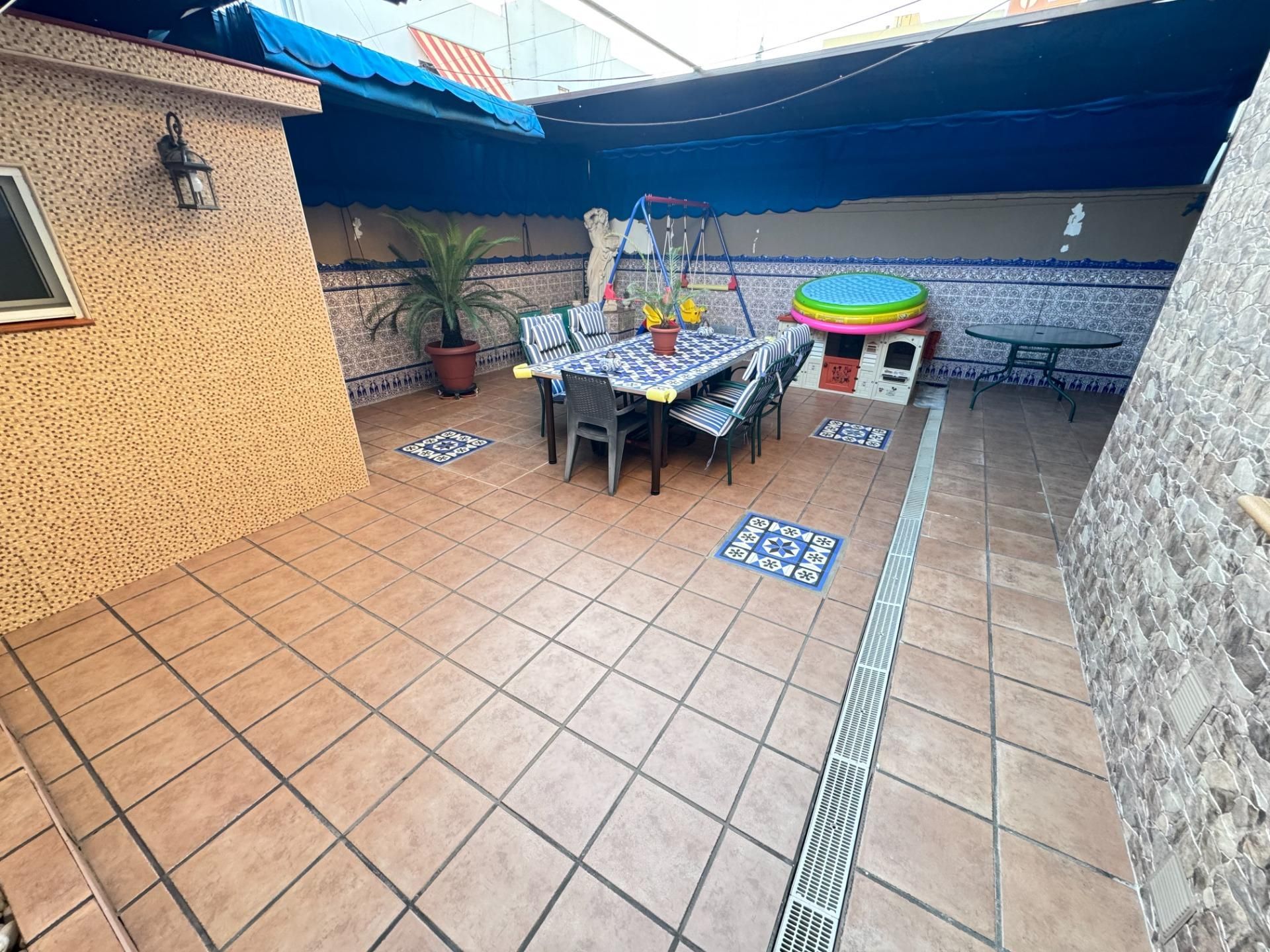 Terrassa de Casa adosada en venda en Dos Hermanas amb Aire condicionat