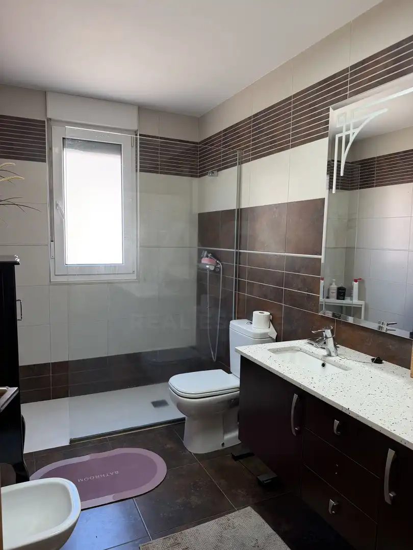 Casa aparellada en venda a Valverde de la Virgen, imagen 23