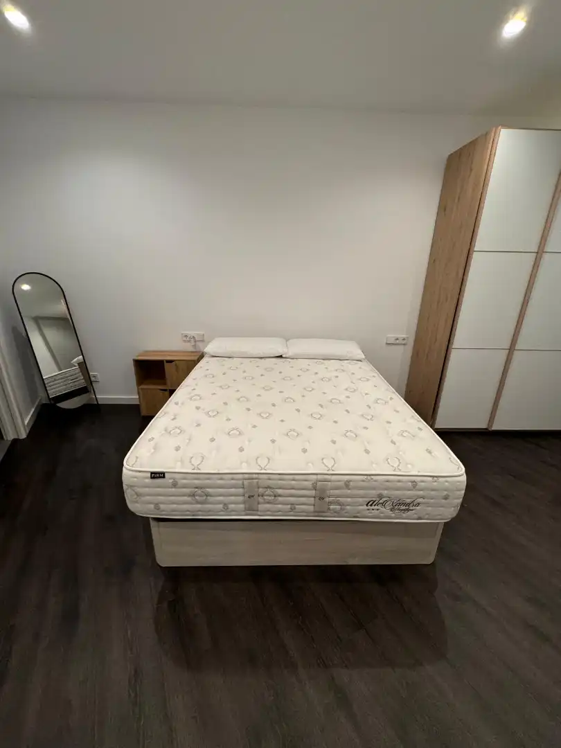 Schlafzimmer von Erdgeschoss zur Miete in Cornellà de Llobregat mit Klimaanlage, Heizung und Möbliert
