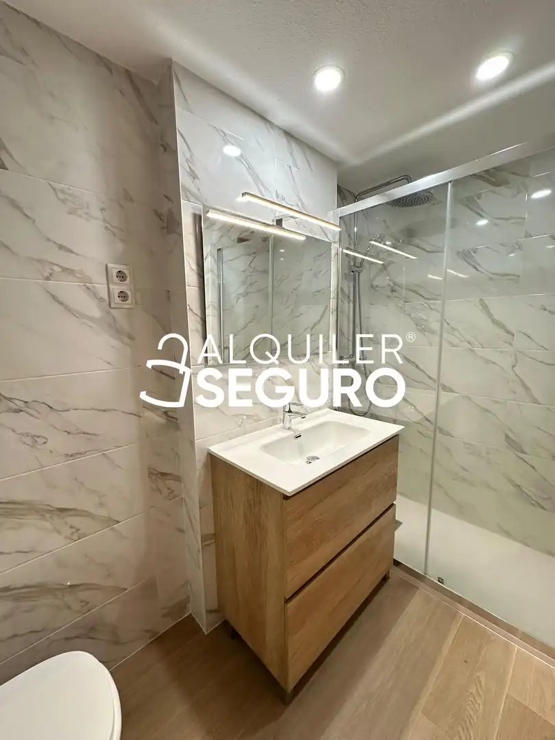 Badezimmer von Wohnung zur Miete in Fuenlabrada mit Heizung, Terrasse und Schwimmbad