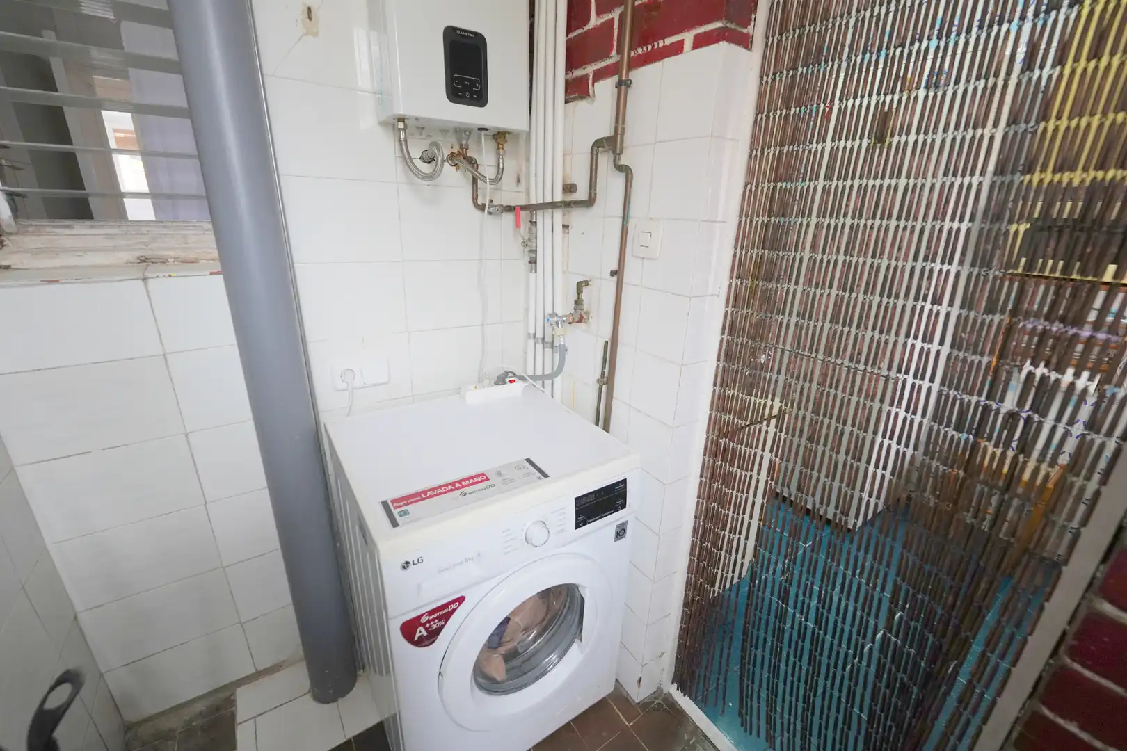 Badezimmer von Wohnung zum Verkauf in Barcelona mit Balkon
