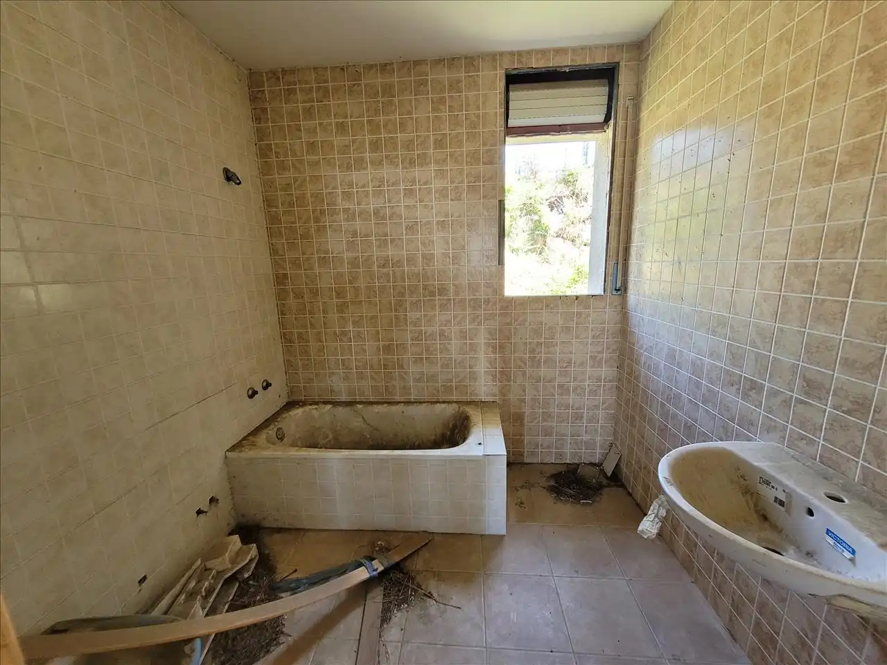 Bathroom of Houses for sale in Riudarenes