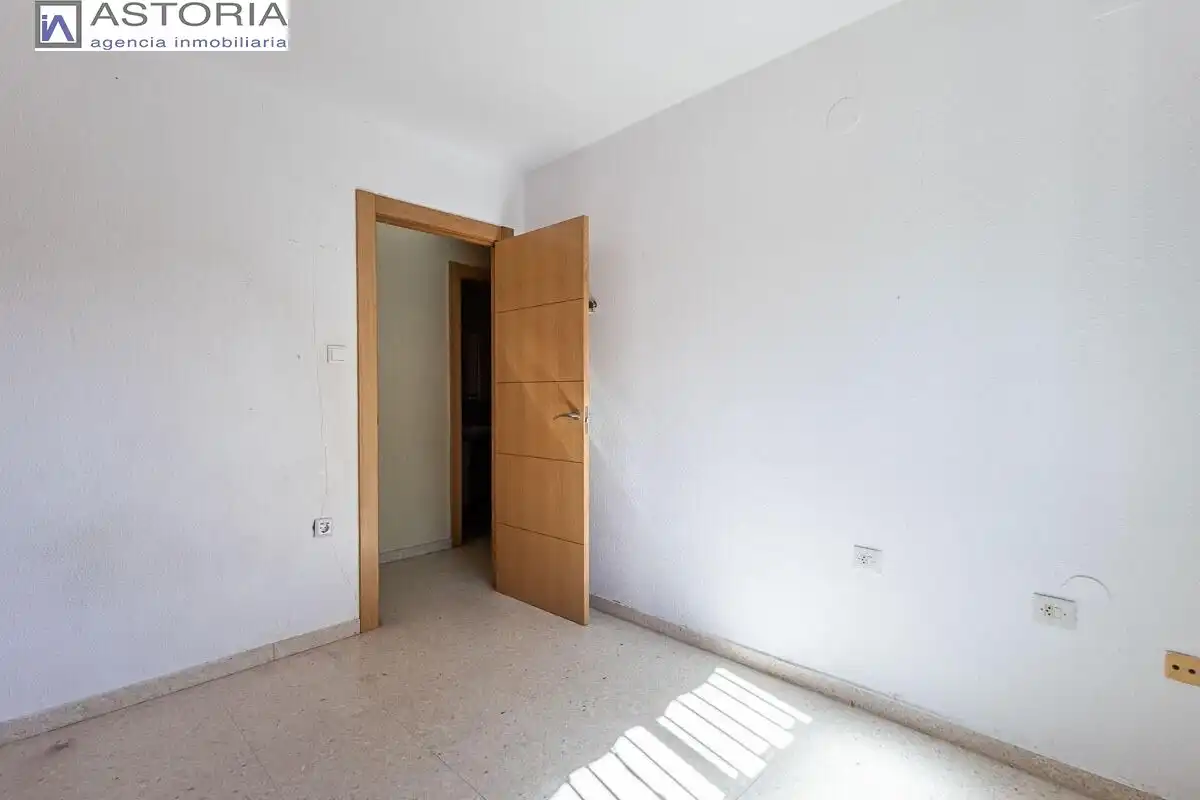 Bedroom of Flat for sale in Granada  with Heating