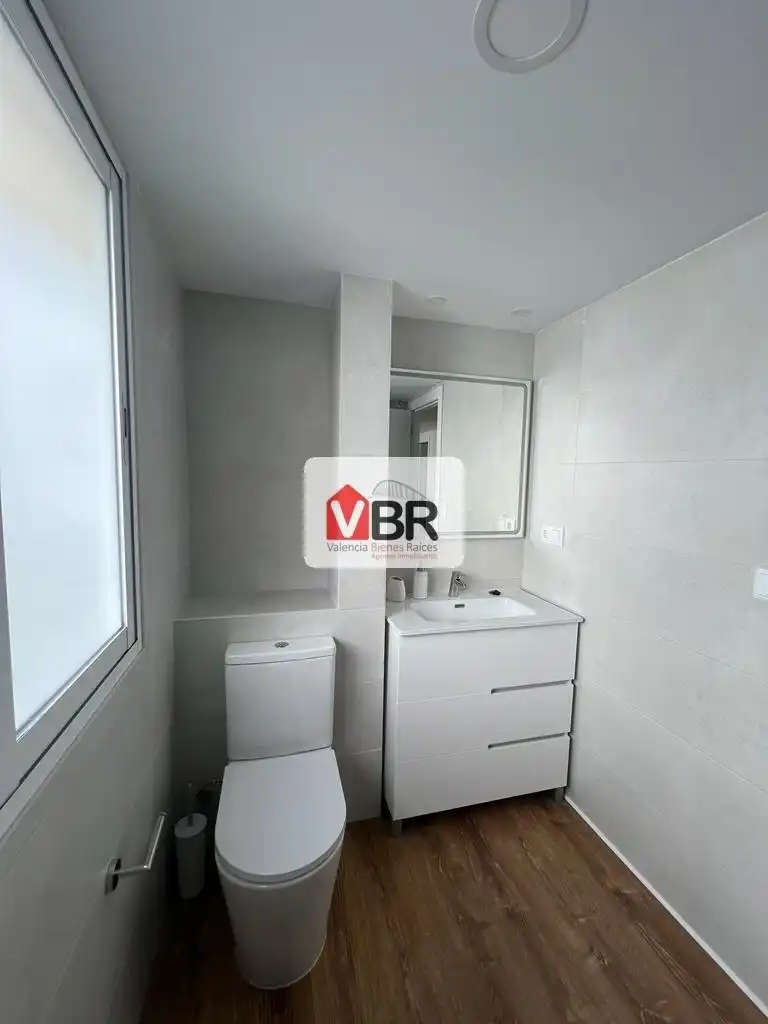 Badezimmer von Wohnung zur Miete in Valencia mit Klimaanlage, Heizung und Terrasse