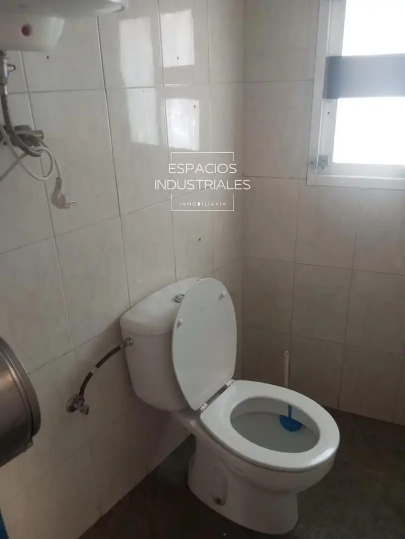 Badezimmer von Fabrikhallen zur Miete in Arganda del Rey