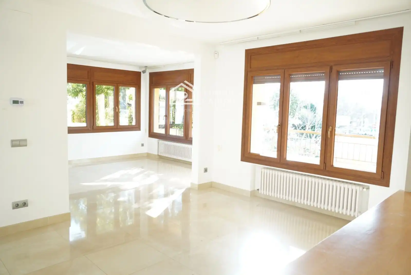 Sala d'estar de Casa o xalet en venda en Banyoles amb Aire condicionat, Calefacció i Jardí privat