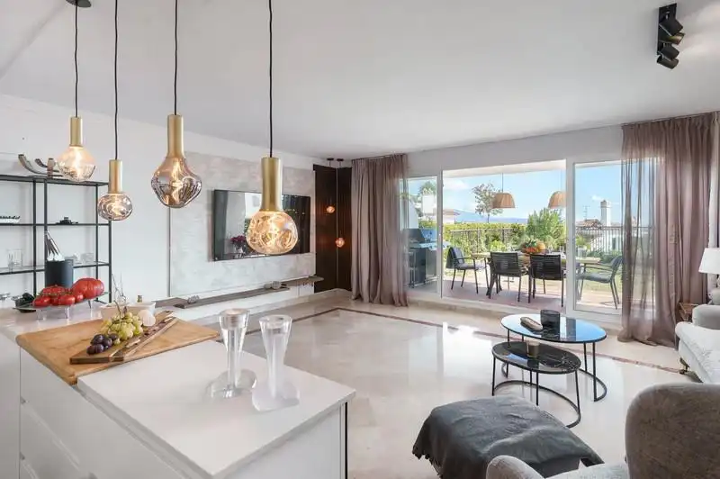 Living room of Ground floor for rent in Benahavís  with Air Conditioner, Private garden and Terrace
