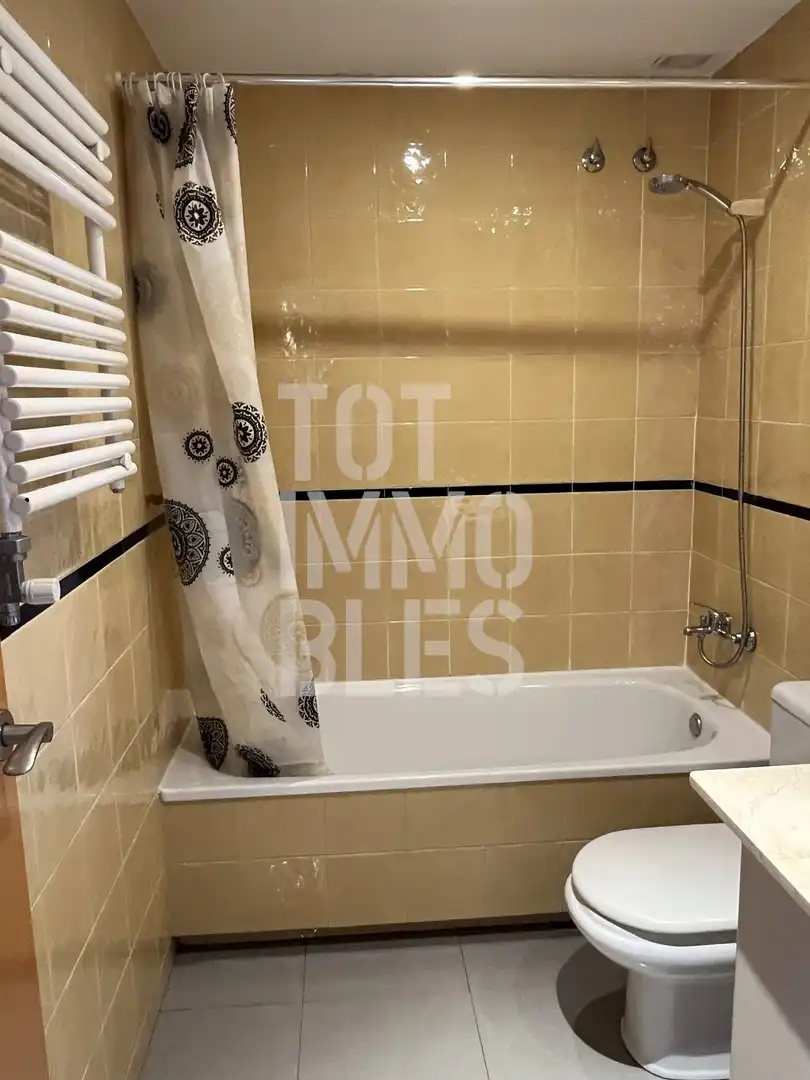 Bathroom of Flat for sale in Girona  with Heating, Terrace and Swimming Pool