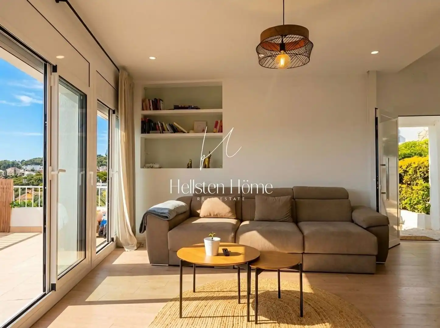 Sala d'estar de Casa o xalet en venda en Castelldefels amb Aire condicionat, Jardí privat i Terrassa