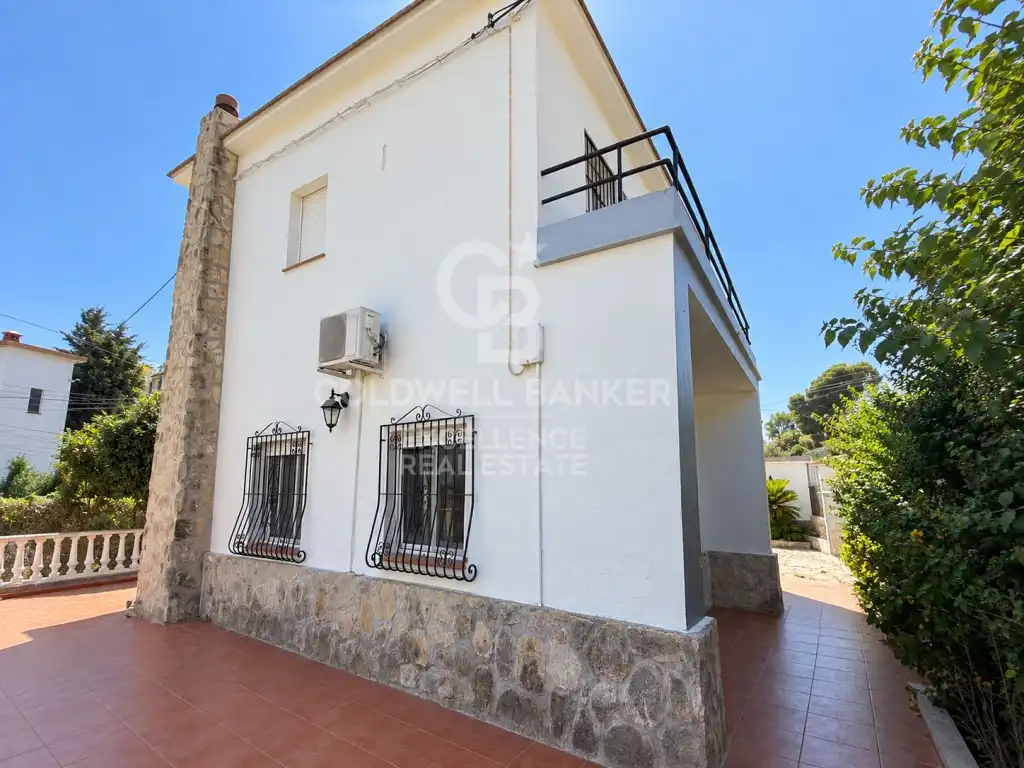 Vista exterior de Casa o chalet en venta en Oliva con Aire acondicionado, Terraza y Piscina