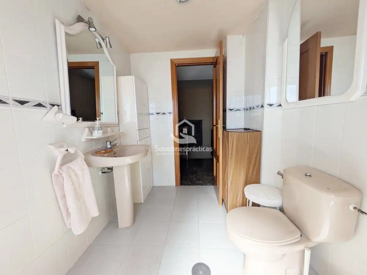 Bany de Casa o xalet en venda en Jaén amb Aire condicionat, Terrassa i Traster
