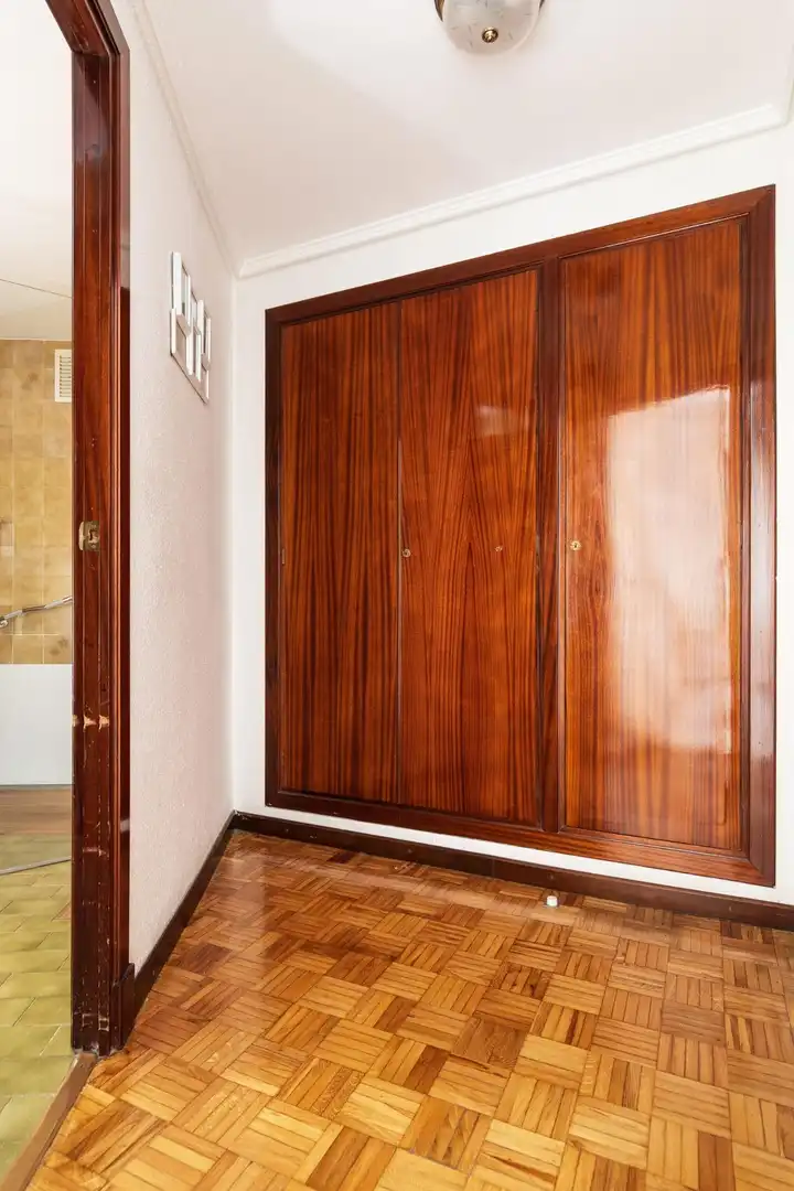 Piso en venta en Avenida ALIERTA, CESAREO, 42, Parque Miraflores
