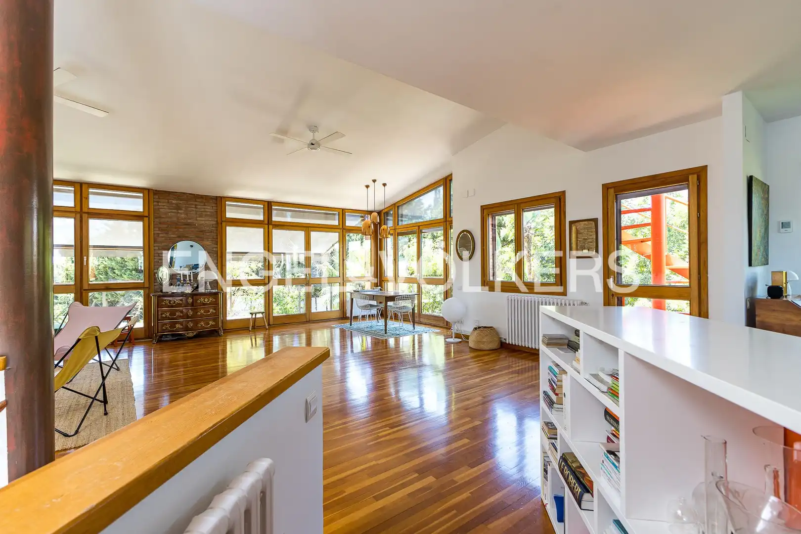 Sala de estar de Finca rústica en venta en Vilanova i la Geltrú con Calefacción, Jardín privado y Terraza