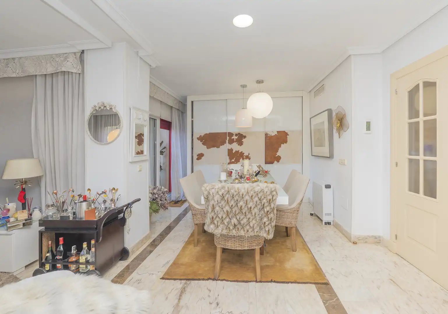 Comedor de Casa adosada en venta en Benalmádena con Terraza, Piscina y Internet
