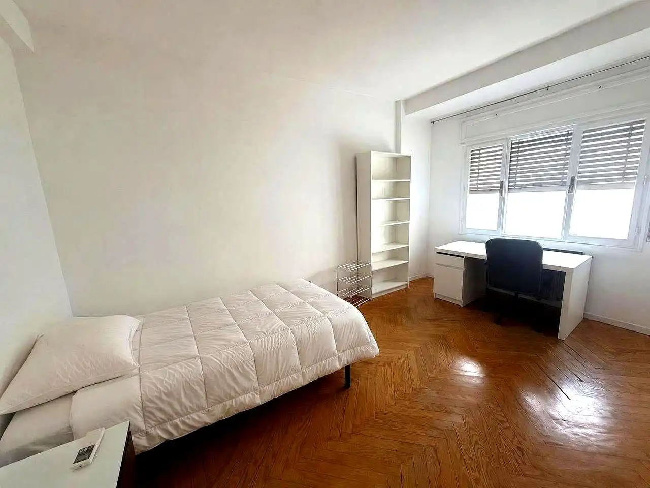 Bedroom of Flat for rent in Madrid  with Air Conditioner, Heating and Terrace