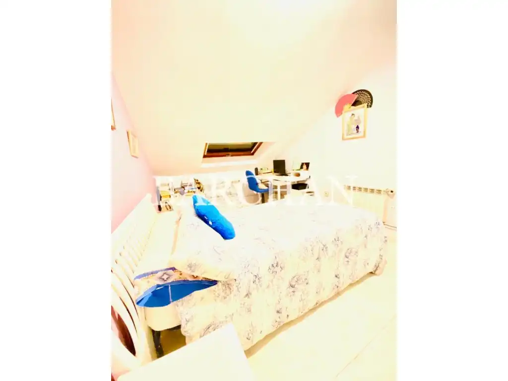 Dormitori de Casa adosada en venda en Villaviciosa de Odón amb Aire condicionat, Terrassa i Balcó