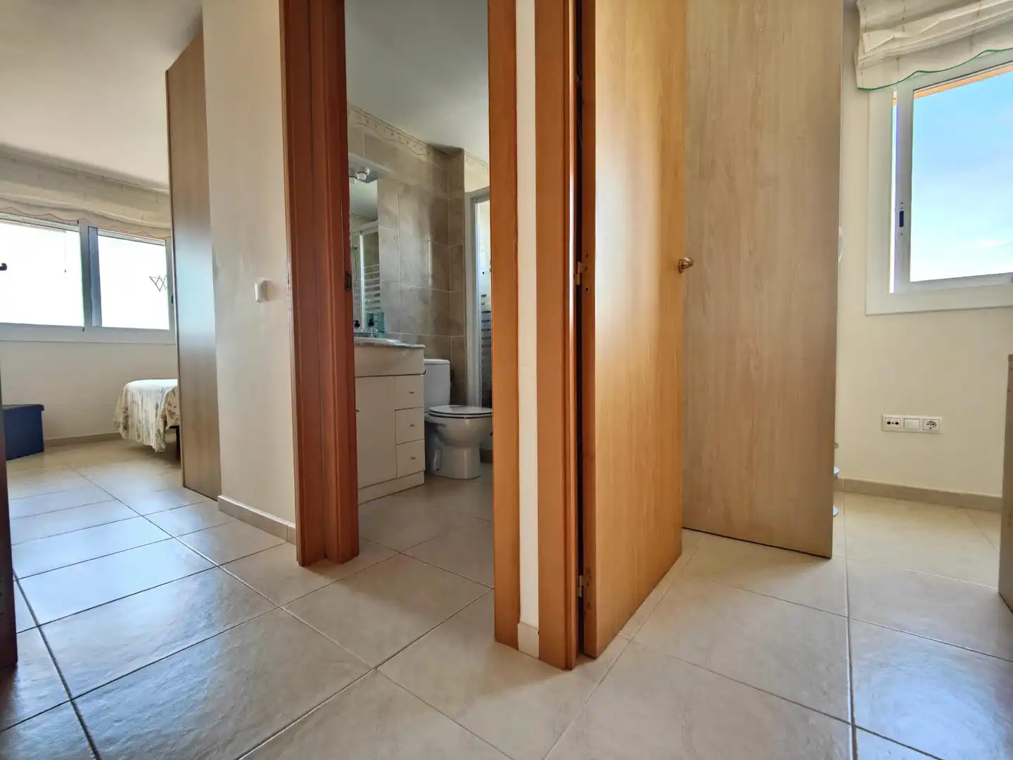 Baño de Piso en venta en Cunit con Terraza y Alarma