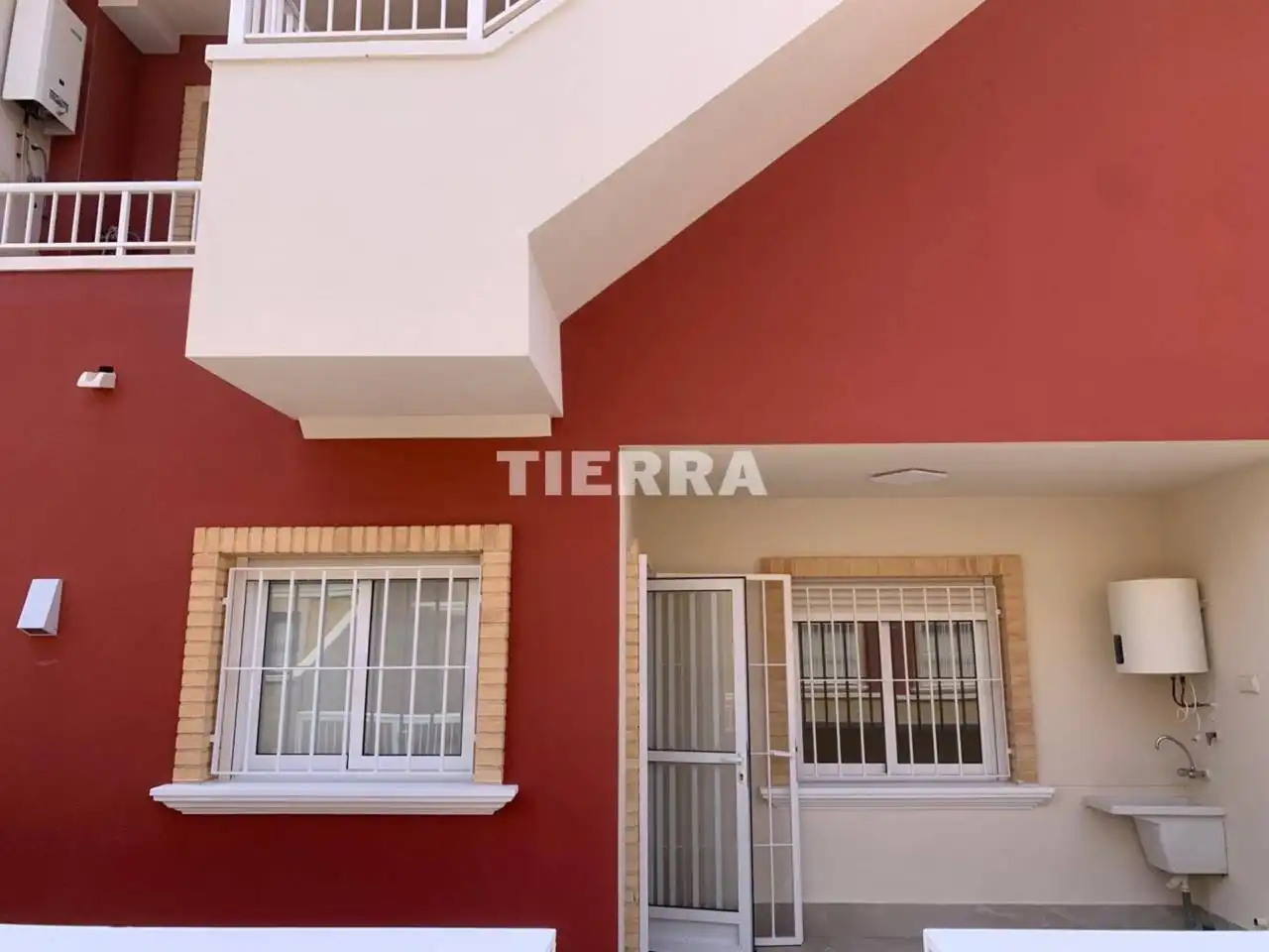 Vista exterior de Casa adosada en venta en Pilar de la Horadada con Piscina comunitaria