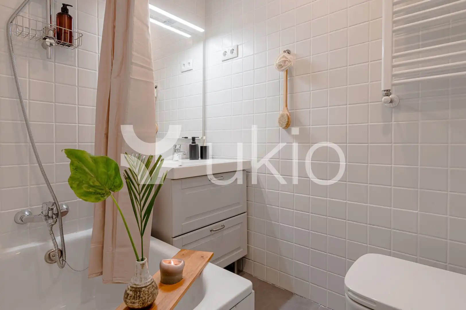 Bany de Apartament de lloguer en Madrid amb Aire condicionat, Calefacció i Moblat